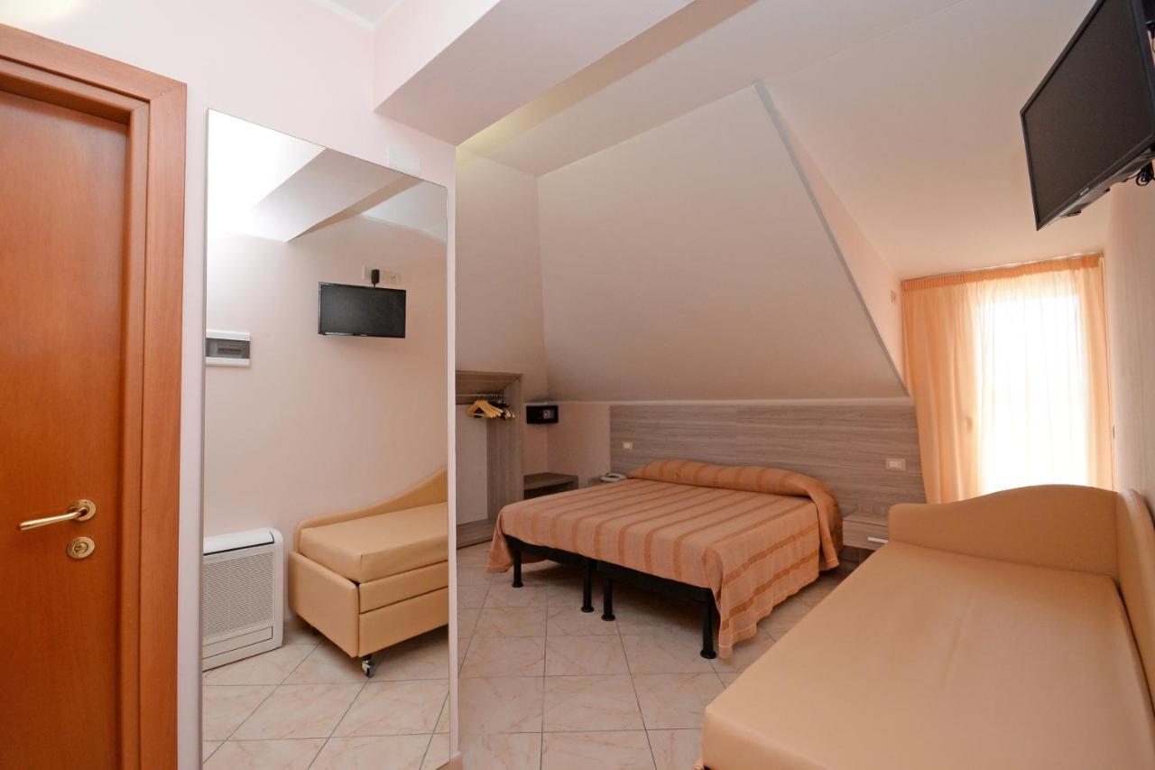 Hotel Concorde Чезенатико Экстерьер фото