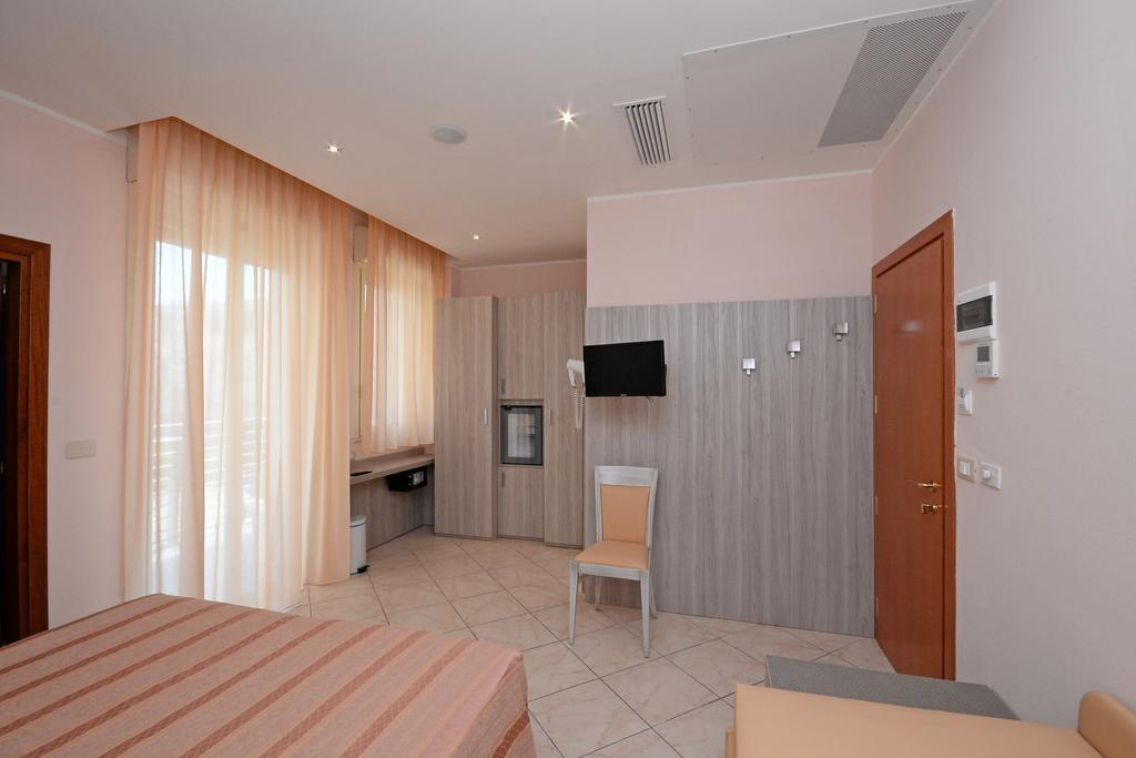Hotel Concorde Чезенатико Экстерьер фото