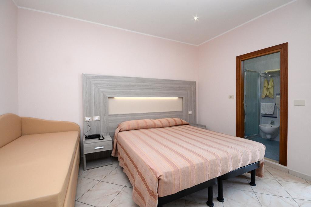 Hotel Concorde Чезенатико Экстерьер фото