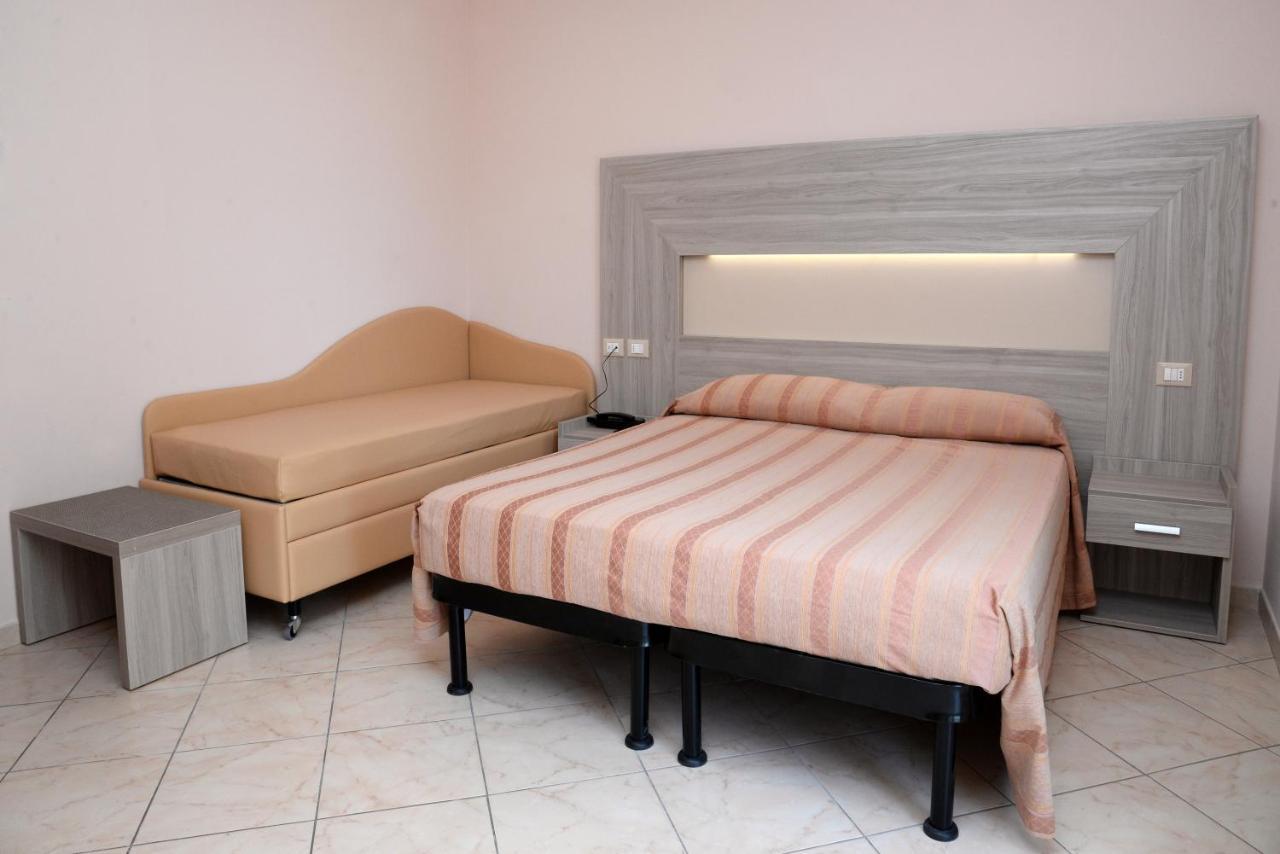 Hotel Concorde Чезенатико Экстерьер фото