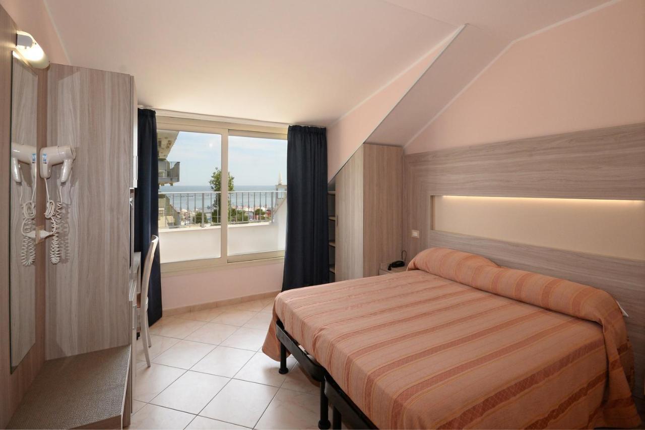 Hotel Concorde Чезенатико Экстерьер фото