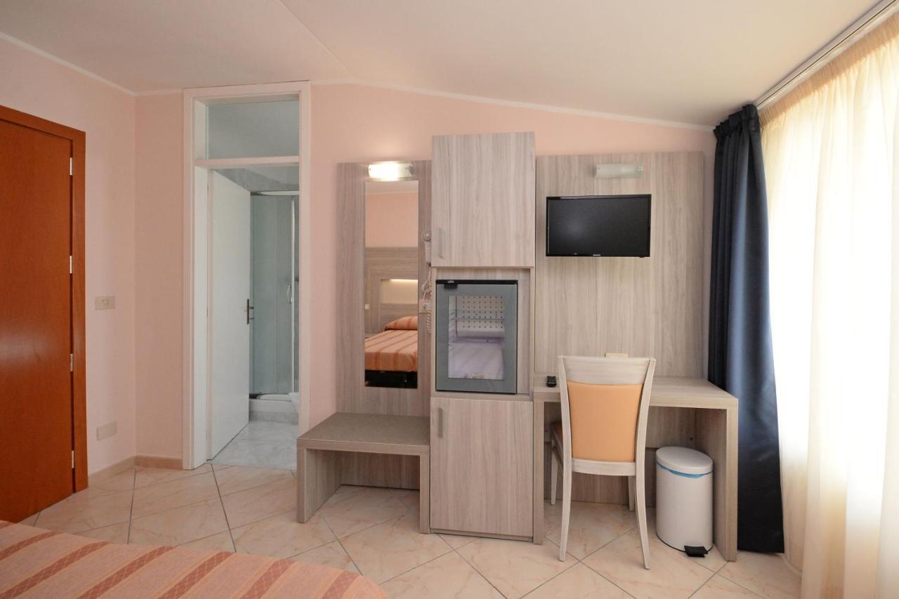 Hotel Concorde Чезенатико Экстерьер фото
